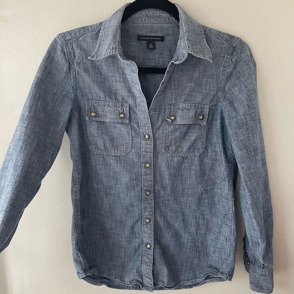 Banana Republic Tops - EUC, Banana Republic denim shirt, Size XS